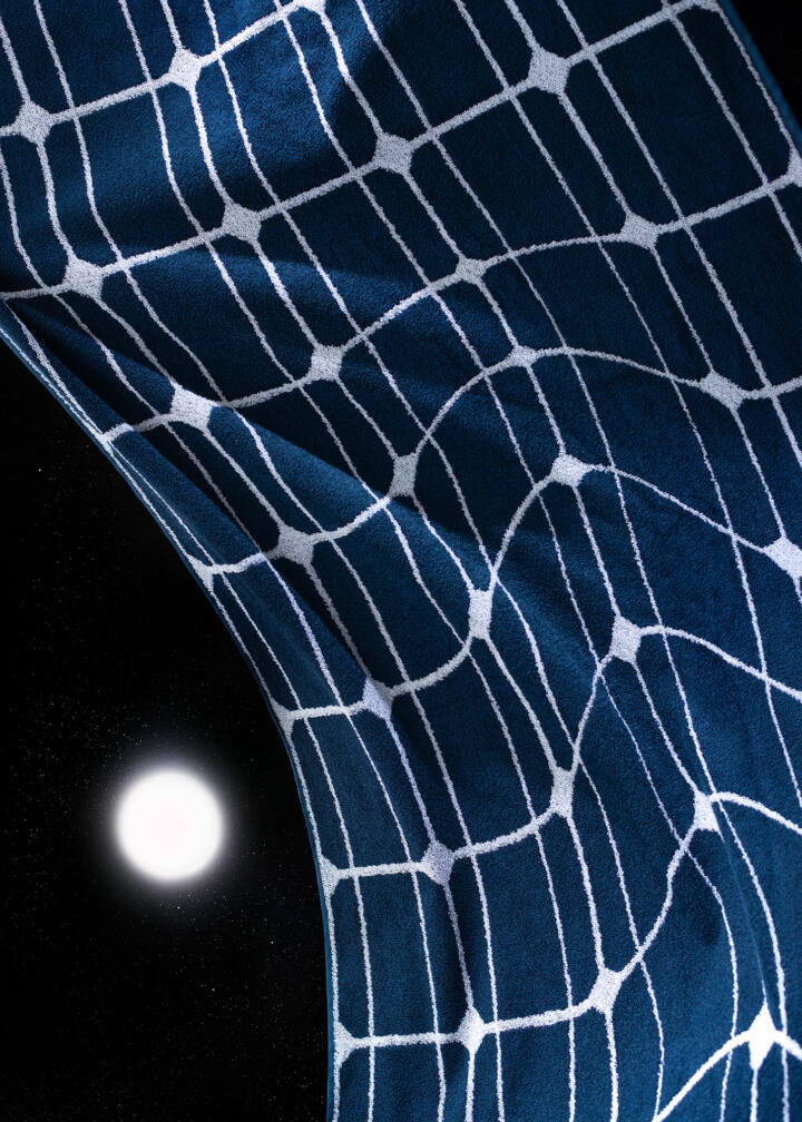 solar panel towel made by Johanna Pichlbauer interpreted by Marlene Mautner